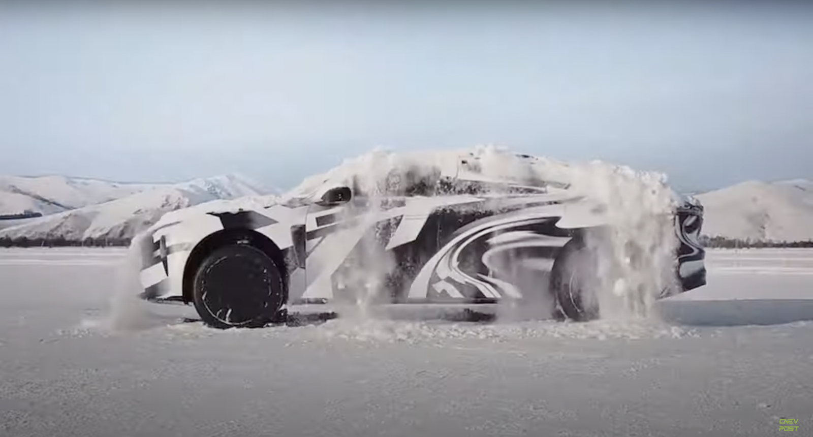 The Nio ET9 shakes snow off itself